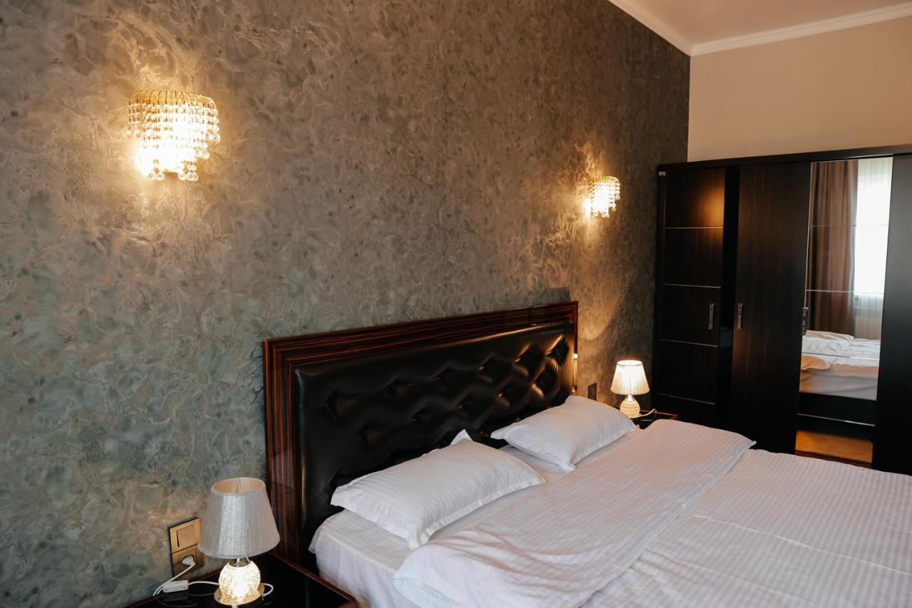 Grand Hotel บิชเคก ภายนอก รูปภาพ