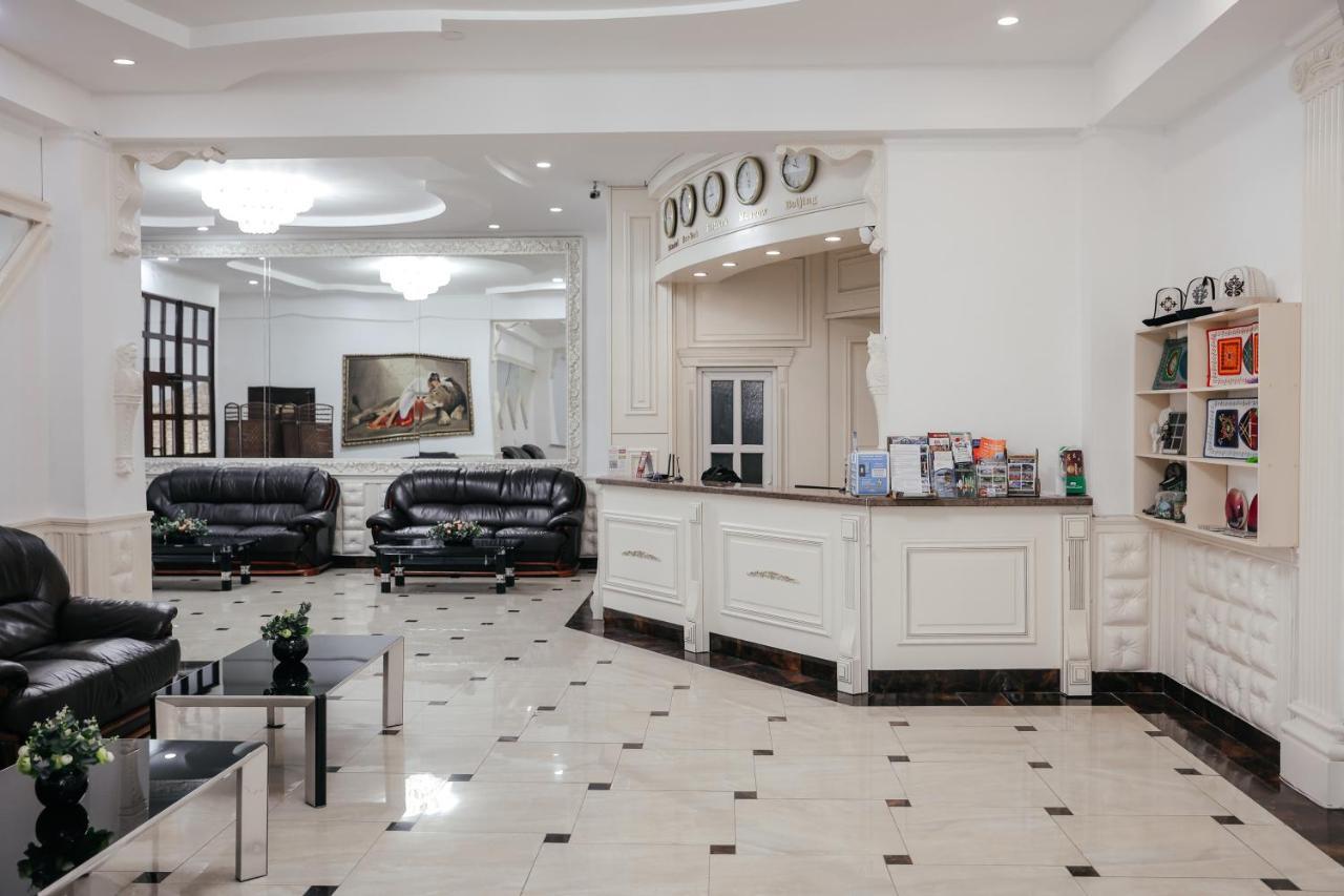 Grand Hotel บิชเคก ภายนอก รูปภาพ